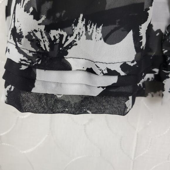 a.n.a Womens Blouse Size PM Black White Floral Sheer Button Front 3/4 Sleeve - Picture 5 of 12